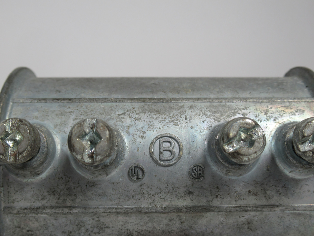 B EMT-1.5 Zinc EMT Set Screw Coupling 1.5" Trade 2.06" OD 2.87" L USED