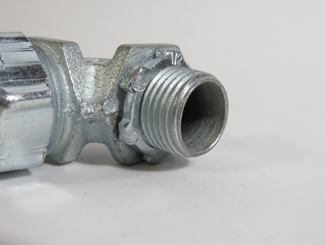 Thomas & Betts 5252 Liquid Tight Connector 1/2" 90-DEG ! NOP !