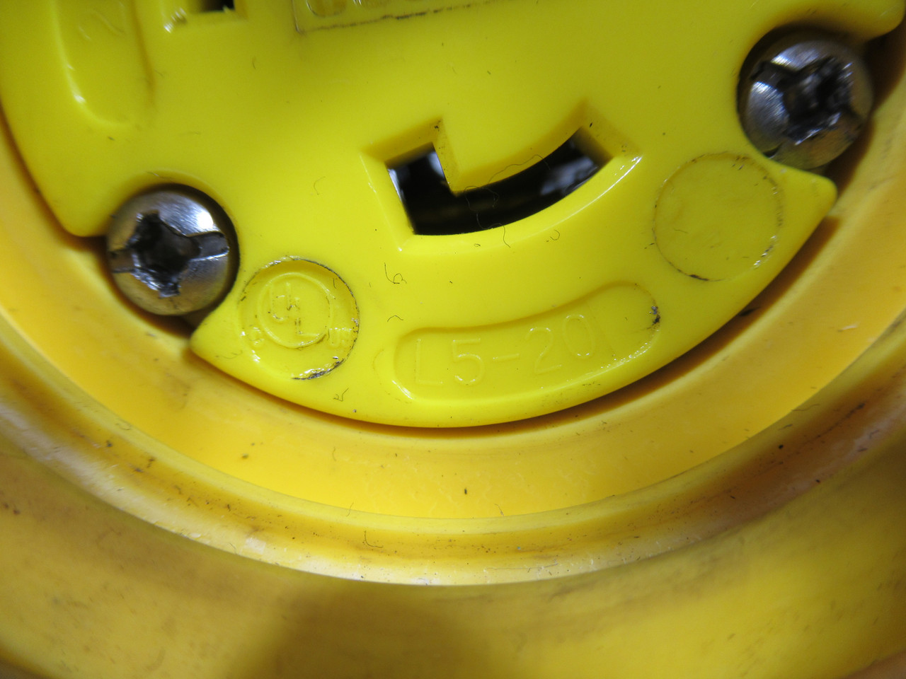 Cooper L520CW Twist-Lock Connector 20A 125VAC 3-Wire 2-Pole USED