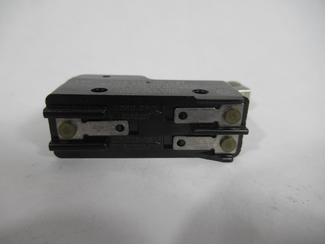 Microswitch BZ-2RW82 Roller Level Limit Switch 15A 125/250/480VAC CHIPPED USED