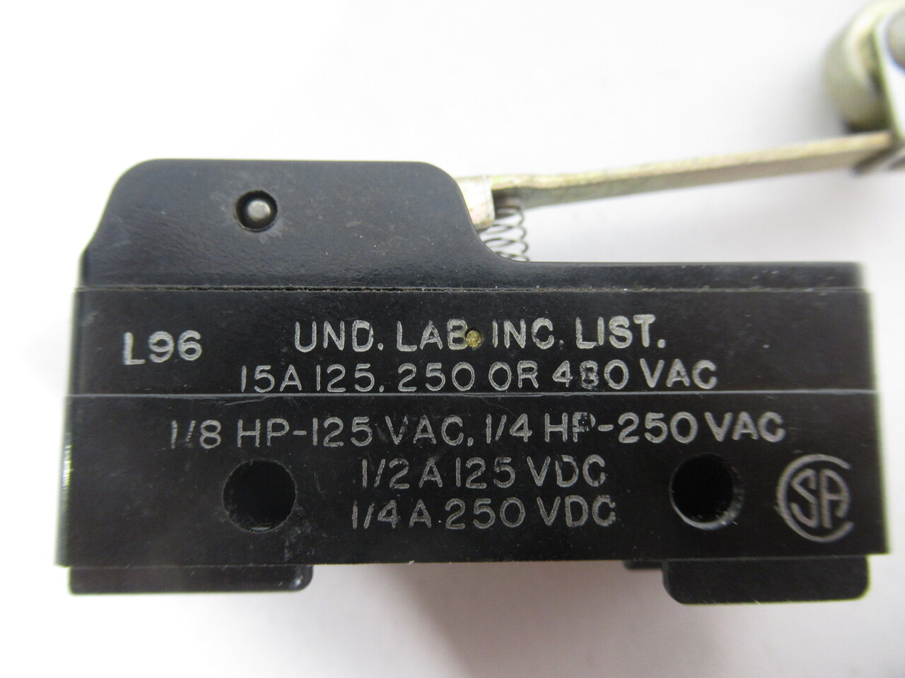 Microswitch BZ-2RW82 Roller Level Limit Switch 15A 125/250/480VAC CHIPPED USED