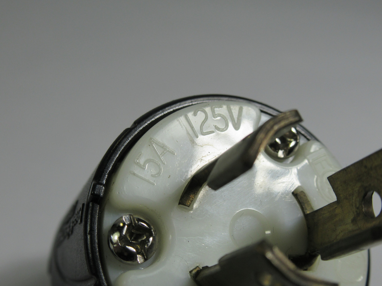 Pass & Seymour Legrand L5-15P Twist-Lock Plug 15A 125V 3-Wire 2-Pole USED