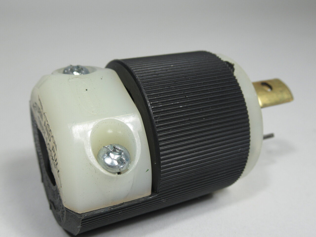 Hubbell HBL4720CCN Twist-Lock Plug 15A 125V 3 Wires 2 Poles ! NOP !