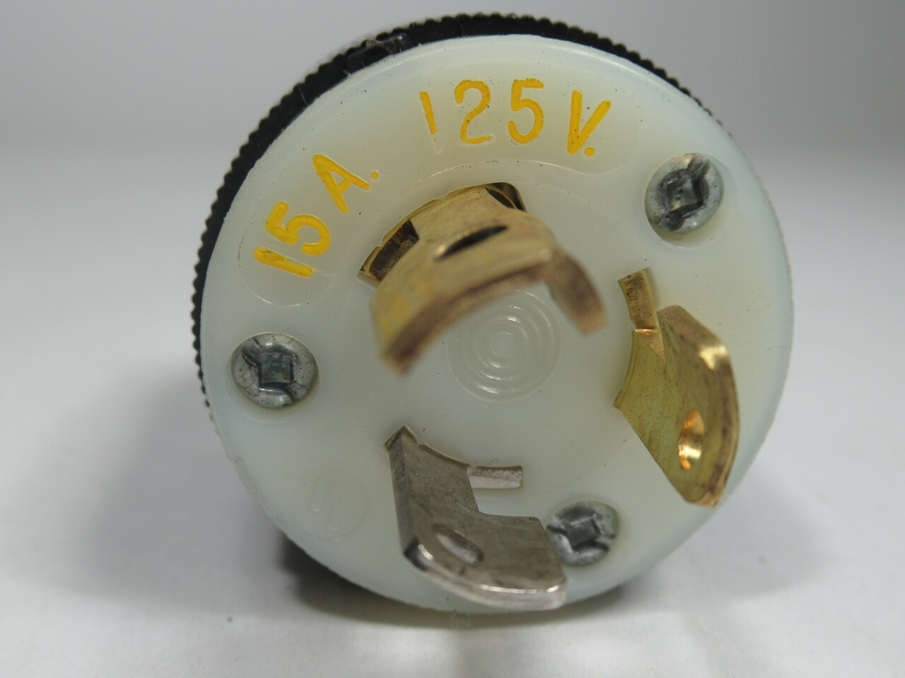 Hubbell HBL4720CCN Twist-Lock Plug 15A 125V 3 Wires 2 Poles ! NOP !