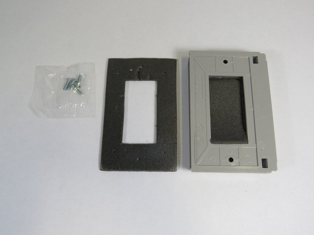 Leviton 002-04996-0GY Outdoor Wallplate ! NOP !