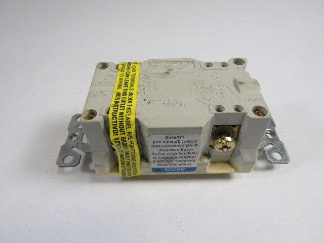 Cooper SGF20LA Duplex GFCI Receptacle 20A 125V 60HZ USED