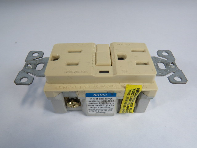 Cooper SGF20LA Duplex GFCI Receptacle 20A 125V 60HZ USED