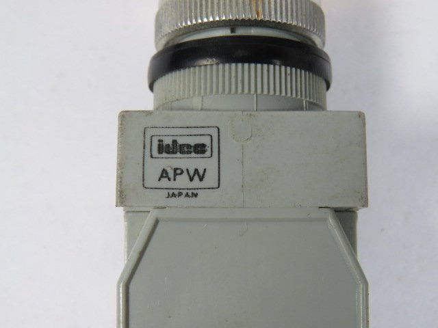 IDEC APW226DY Yellow Dome Pilot Light 200/220V 50/60HZ USED