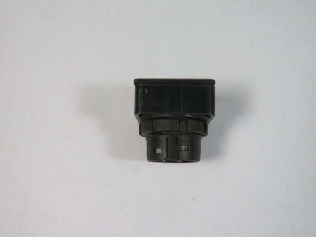 IDEC LW7L-M1-G Green Square Push Button Operator "VACUUM PUMP ON" USED