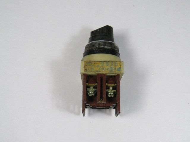 Fuji Electric AH25-P2B11 Selector Switch 1NO/1NC 2-Position USED