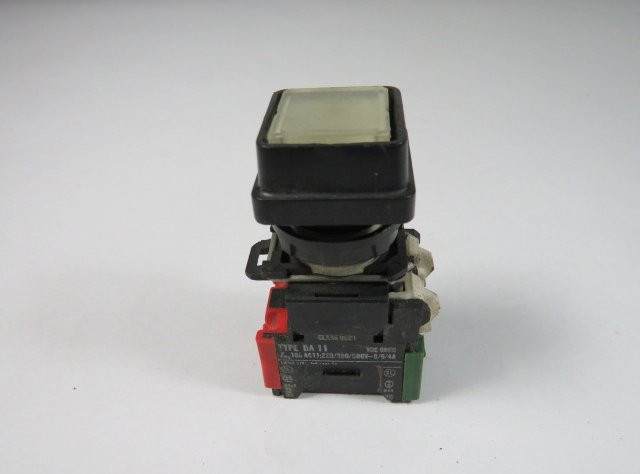 Square D D1Y3O-Z23W White Square Push Button 1NO/1NC USED
