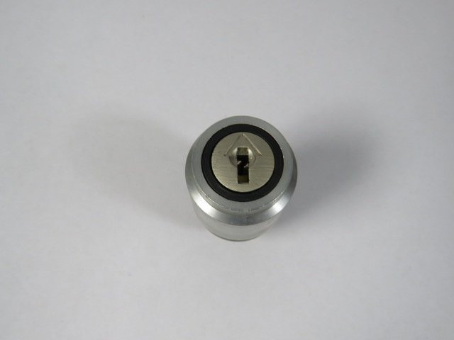 Allen-Bradley 800EM-KM23 Key Selector Switch Operator 2-Position No Key USED