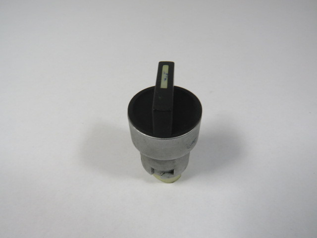 General Electric P9MSMD0N Selector Switch Operator Only 2-Position USED