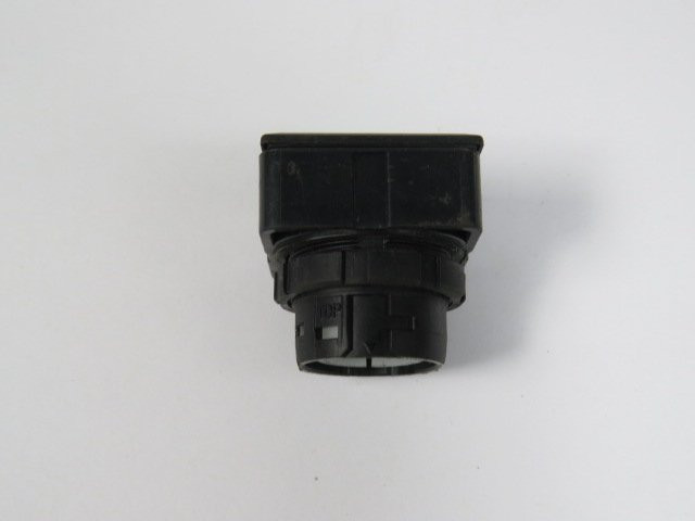 IDEC LW7GL-M1-G Green Square Push Button Operator w/o Guard "READY ON" USED