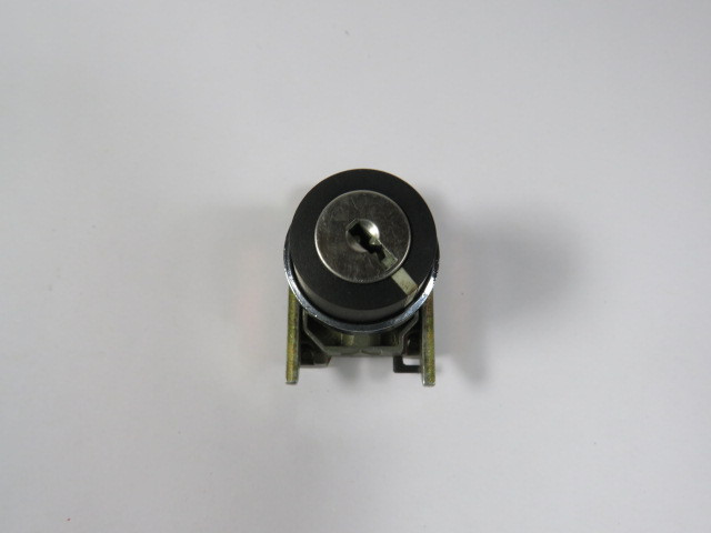 Telemecanique ZB2-BG2 Key Selector Switch Operator 2 Position No Key USED
