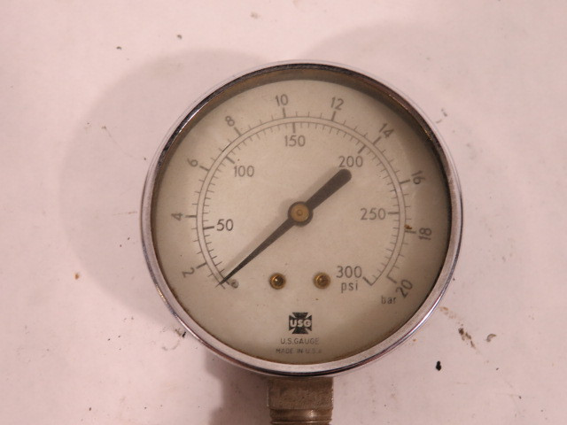 USG 165300 0-300psi 0-20bar Pressure Gauge 2-1/2” Lower Mount USED