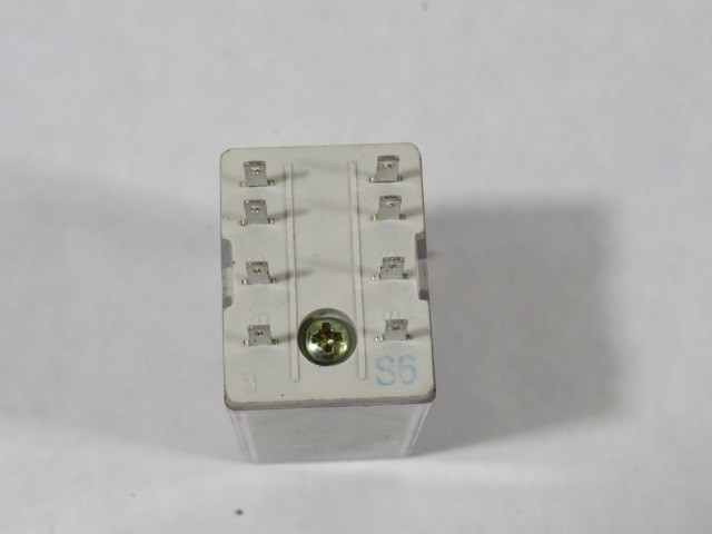 ABB CR-M024DC2L Pluggable Interface Relay 24VDC C/V 1.2-1.8A 8-Blade USED