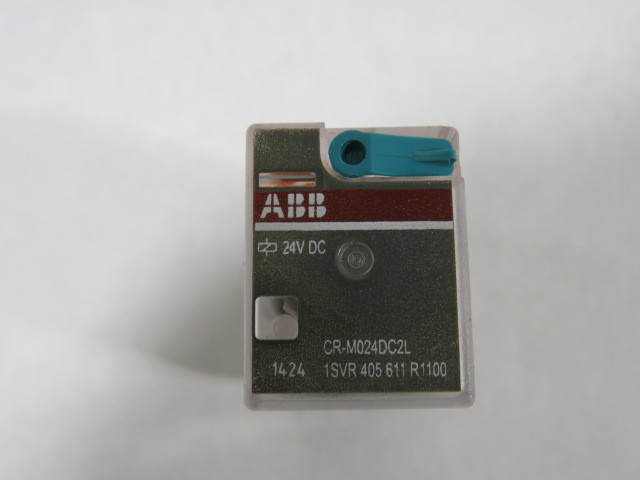 ABB CR-M024DC2L Pluggable Interface Relay 24VDC C/V 1.2-1.8A 8-Blade USED