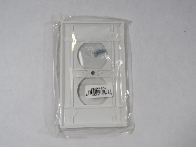 Eaton 2132W Standard Size Duplex Wallplate Plastic White Lot of 14 ! NEW !
