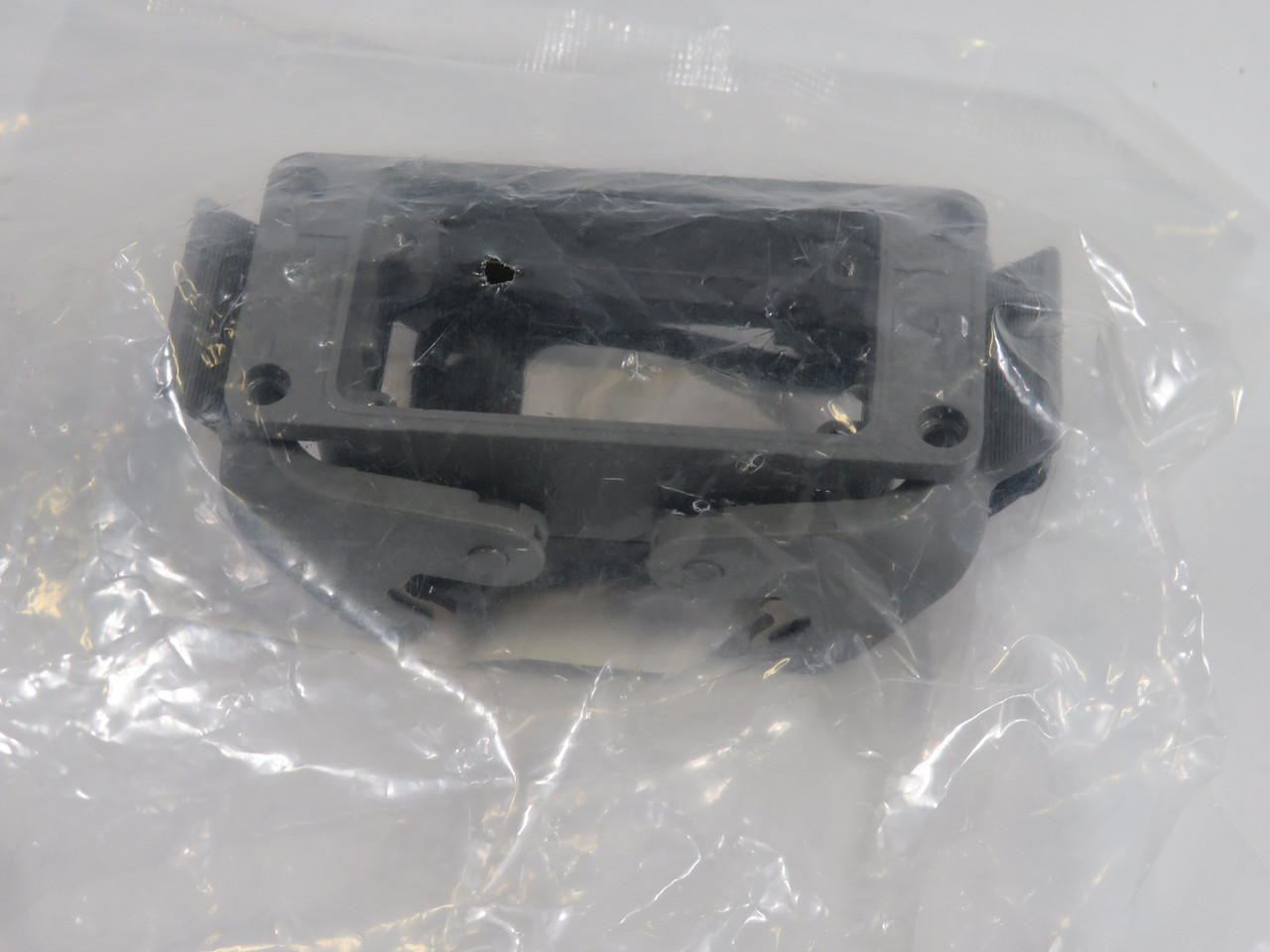 Harting 09300100301 10B-HBM-DL Connector Hood Locking Lever  NWB