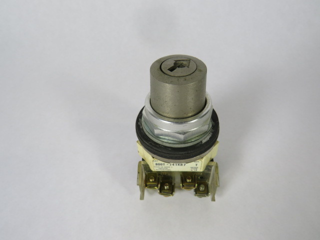 Allen-Bradley 800T-J41KR7B 3-Pos Cylinder Lock Operator 2NO/2NC No Key USED