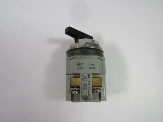 IDEC ASD2L10N Switch 1NO 2-Position USED