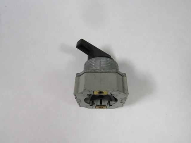 IDEC ASD2L10N Switch Actuator No Contacts 2-Position USED