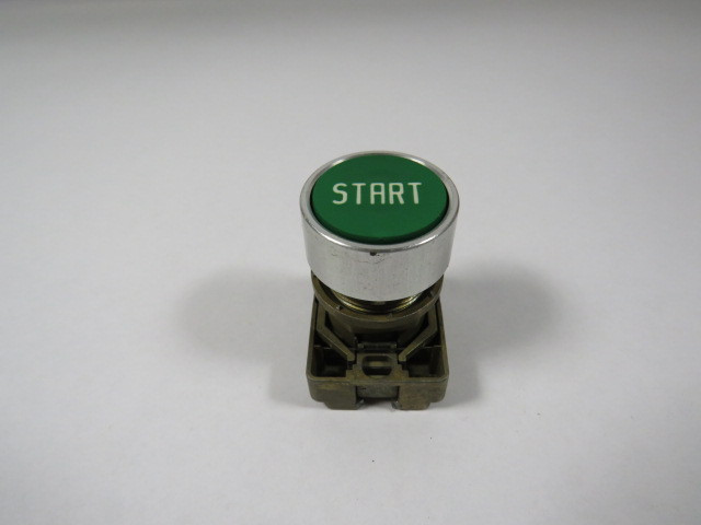 Allen-Bradley 800FM-F301-2LX Push Button Operator w/ Mounting Latch USED