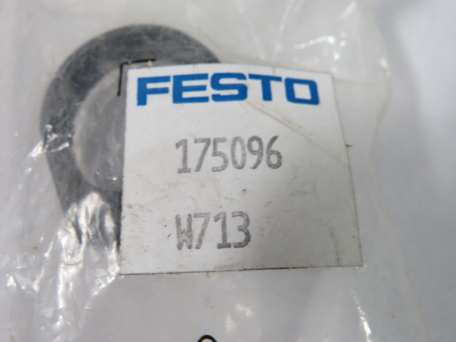 Festo 175096 Mounting Kit Size 25mm Stroke 8mm ! NWB !