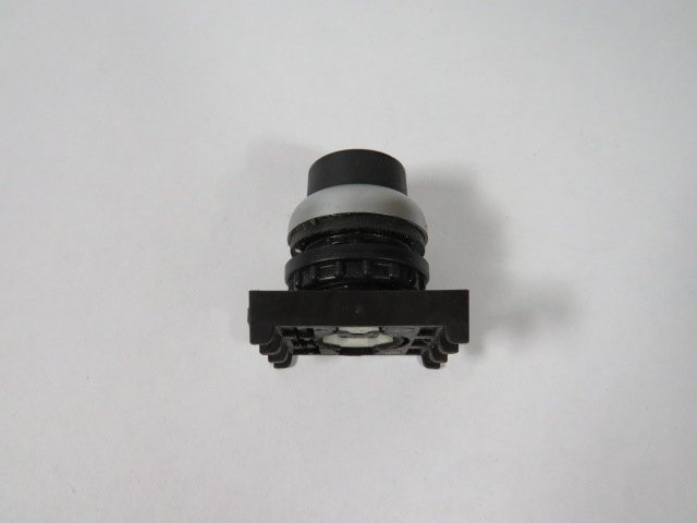 Cutler-Hammer M22-WRS Key-Operated Selector Switch 2-Position No Key USED