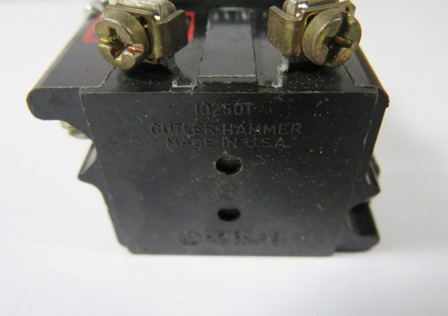 Cutler-Hammer 10250T181NC2N Indicating Light 120V 6V Lamp Green Lens USED