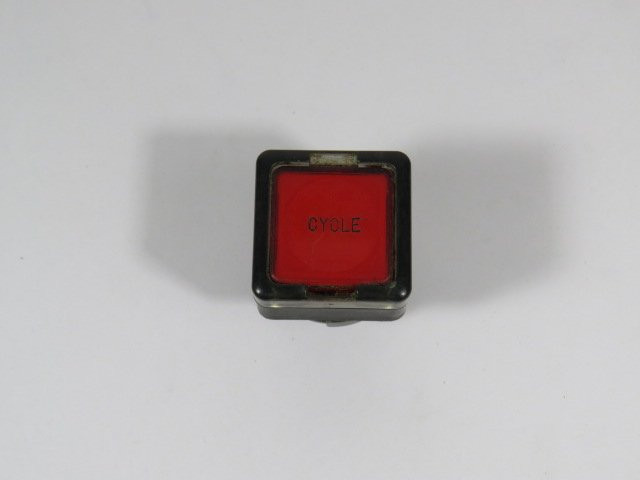 General Electric P9SPLRGD Red Push Button "CYCLE" No Mounting Latch USED
