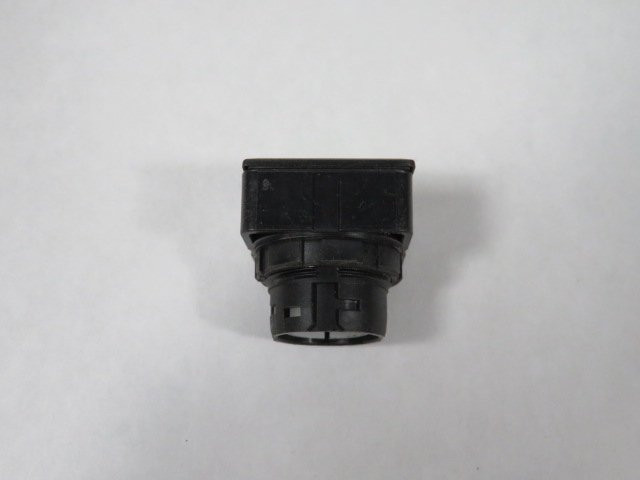 IDEC LW7L-M1-G Green Square Push Button Operator "HEATER" USED