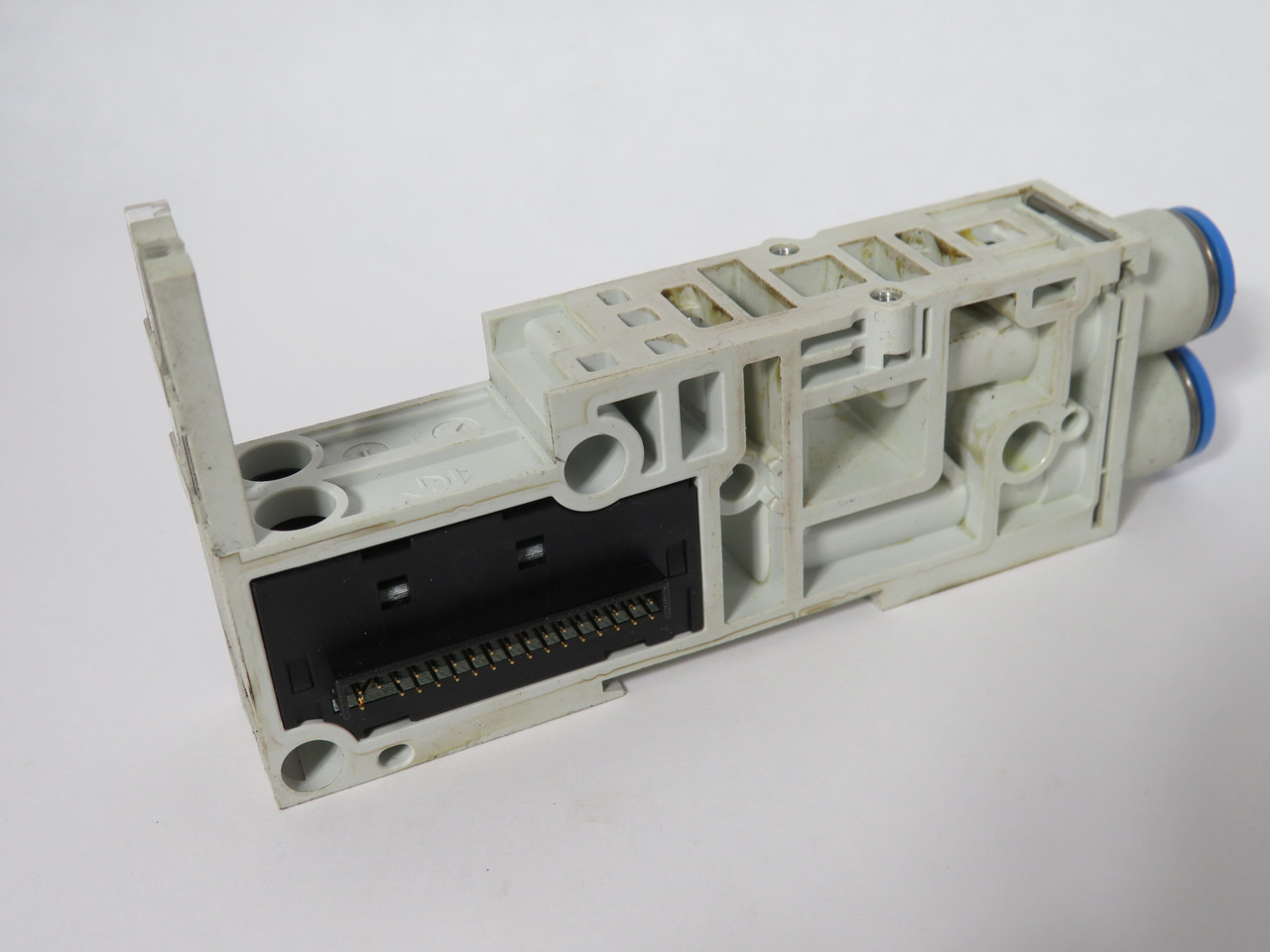 Festo 560974 VMPAL-AP-20 Solenoid Valve Sub-Base w/Connector USED