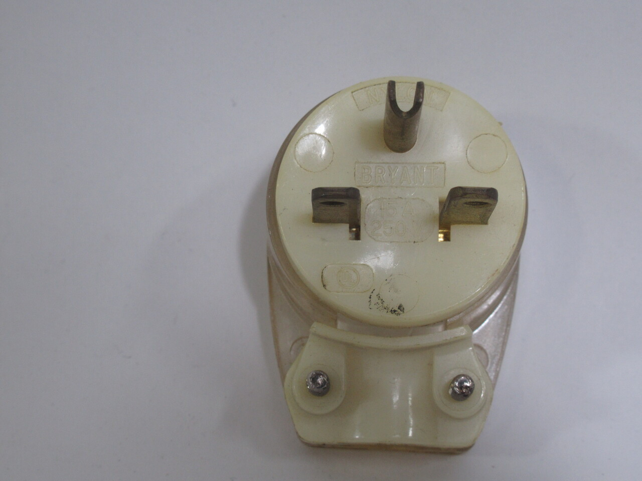 Bryant 5695 New Style Clear Angle Plug 15A 250V 3W 2P *Rust on Screws* USED