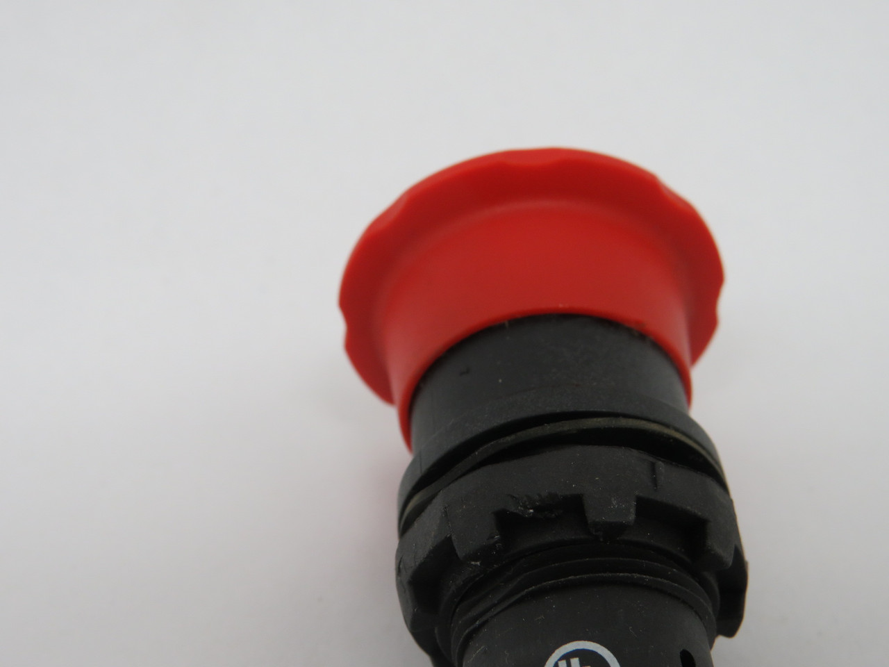 ABB CE4T-10R-02 Twist-Release Emergency Stop 2NC 5A@300V *Cosmetic Damage* USED