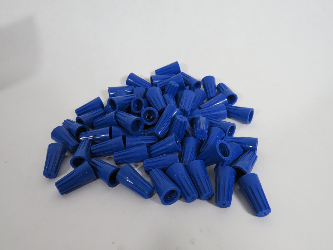 NSI WC-B-C Blue Easy Twist Wire Connector 22-14AWG Lot of 65 *Damaged Box* NEW