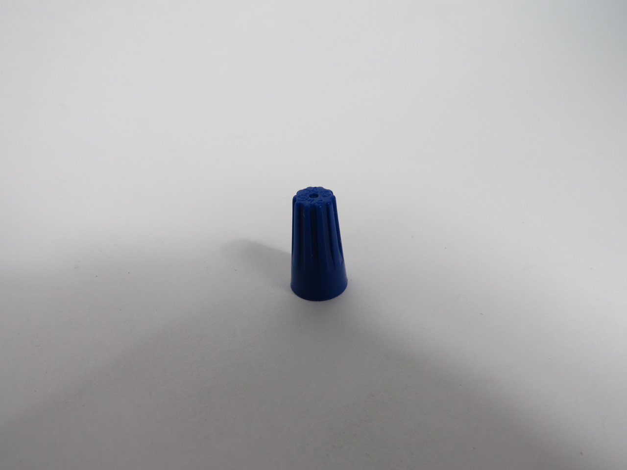 NSI WC-B-C Blue Easy Twist Wire Connector 22-14AWG Lot of 65 *Damaged Box* NEW