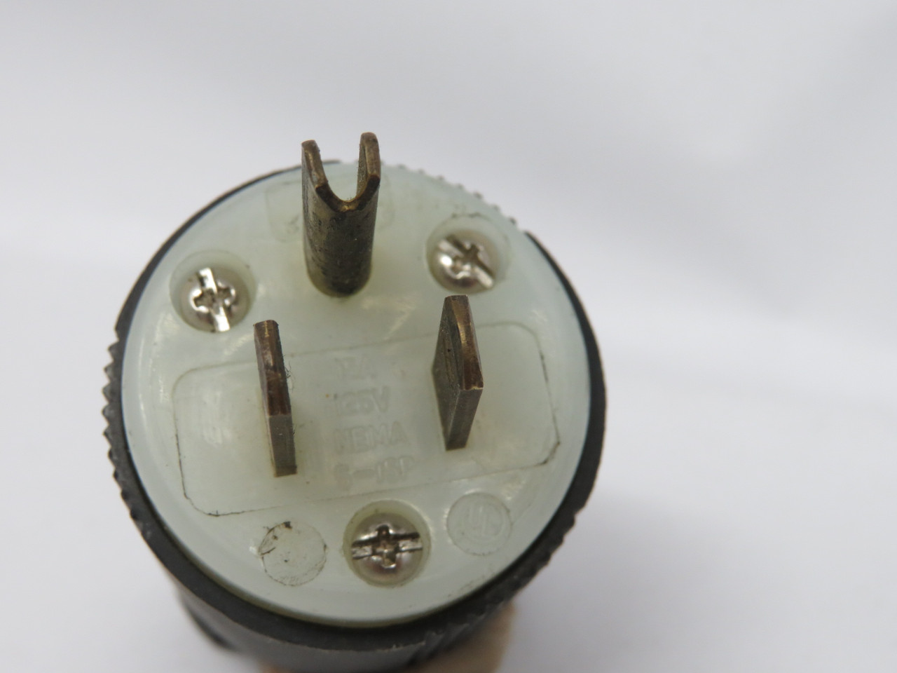 Cooper 6266 Safety Grip Straight Plug 15A 125V 3W 2P SHELF WEAR USED