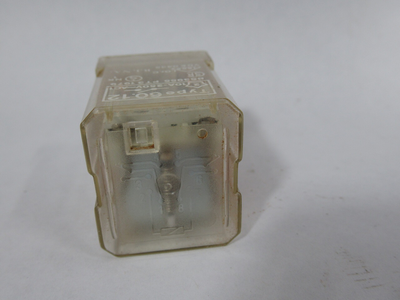 IMO 60.12 Plug-In Relay 10A 110VAC 250VAC 8-Pin USED