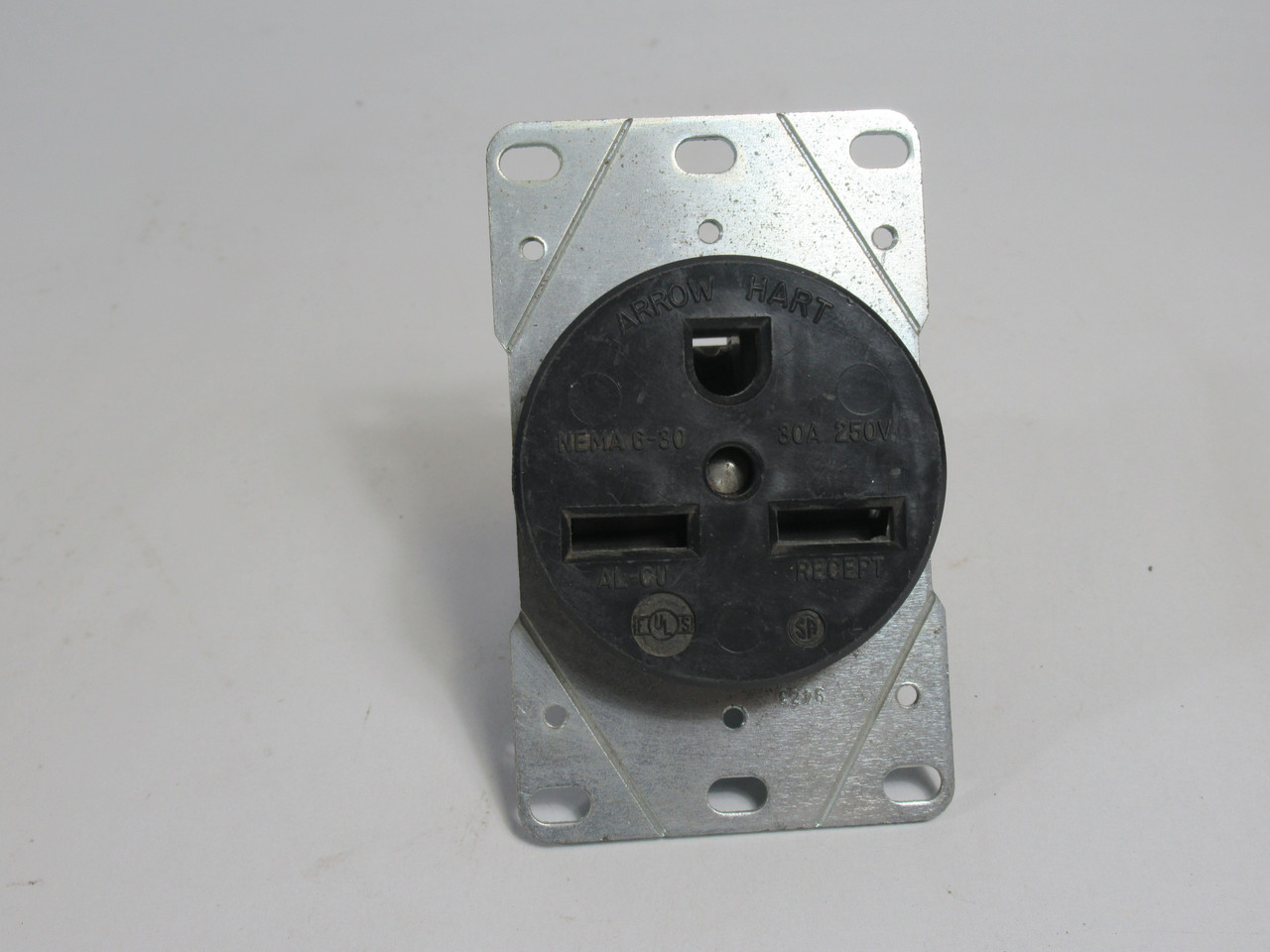 Arrow Hart 5700N Flush Mount Receptacle 30A 250V 3W 2P NEMA 6-30 USED