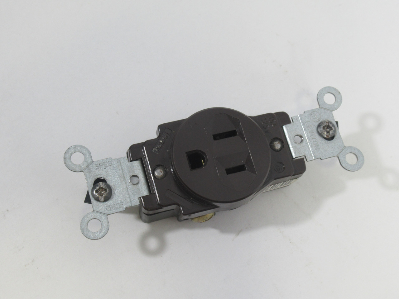 Leviton 5015 Brown Single Receptacle 15A 125V 3W 2P USED