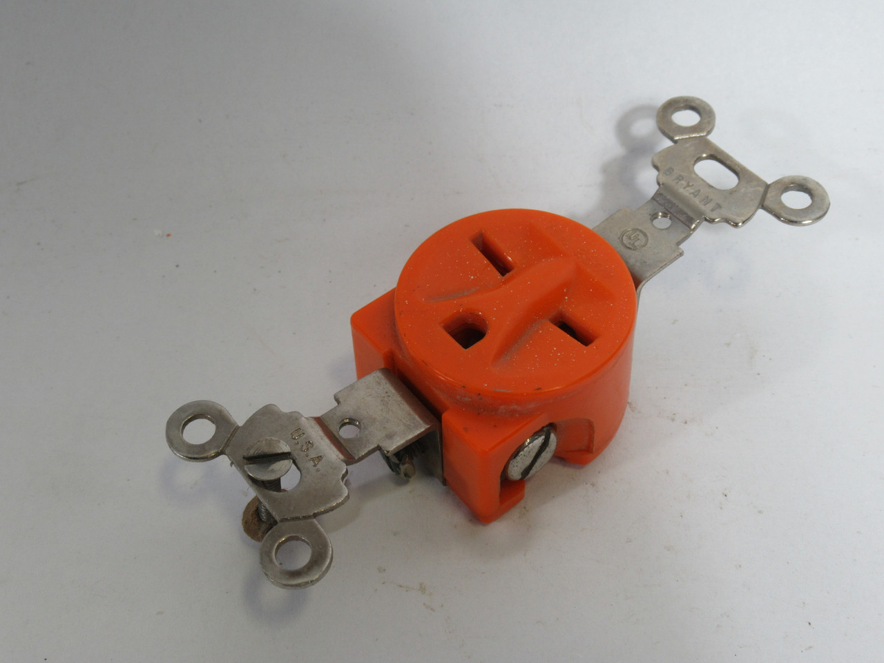 Bryant 5661 Orange Receptacle 15A 250V 3W 2P USED