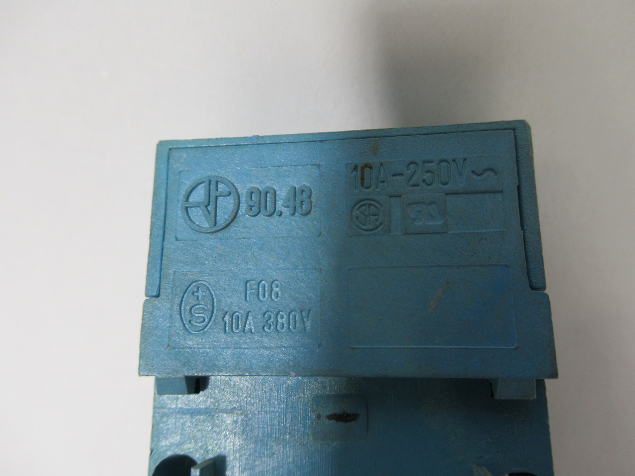 Finder 90.48 Blue Relay Socket 10A@250VAC 10A@380V 8-Pin USED