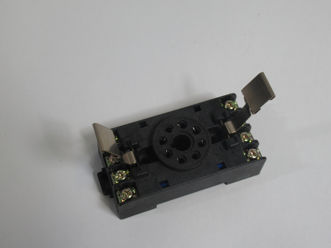 Matsushita AT8-RFD Relay Socket w/Clamp 10A@250VAC 8-Pin USED