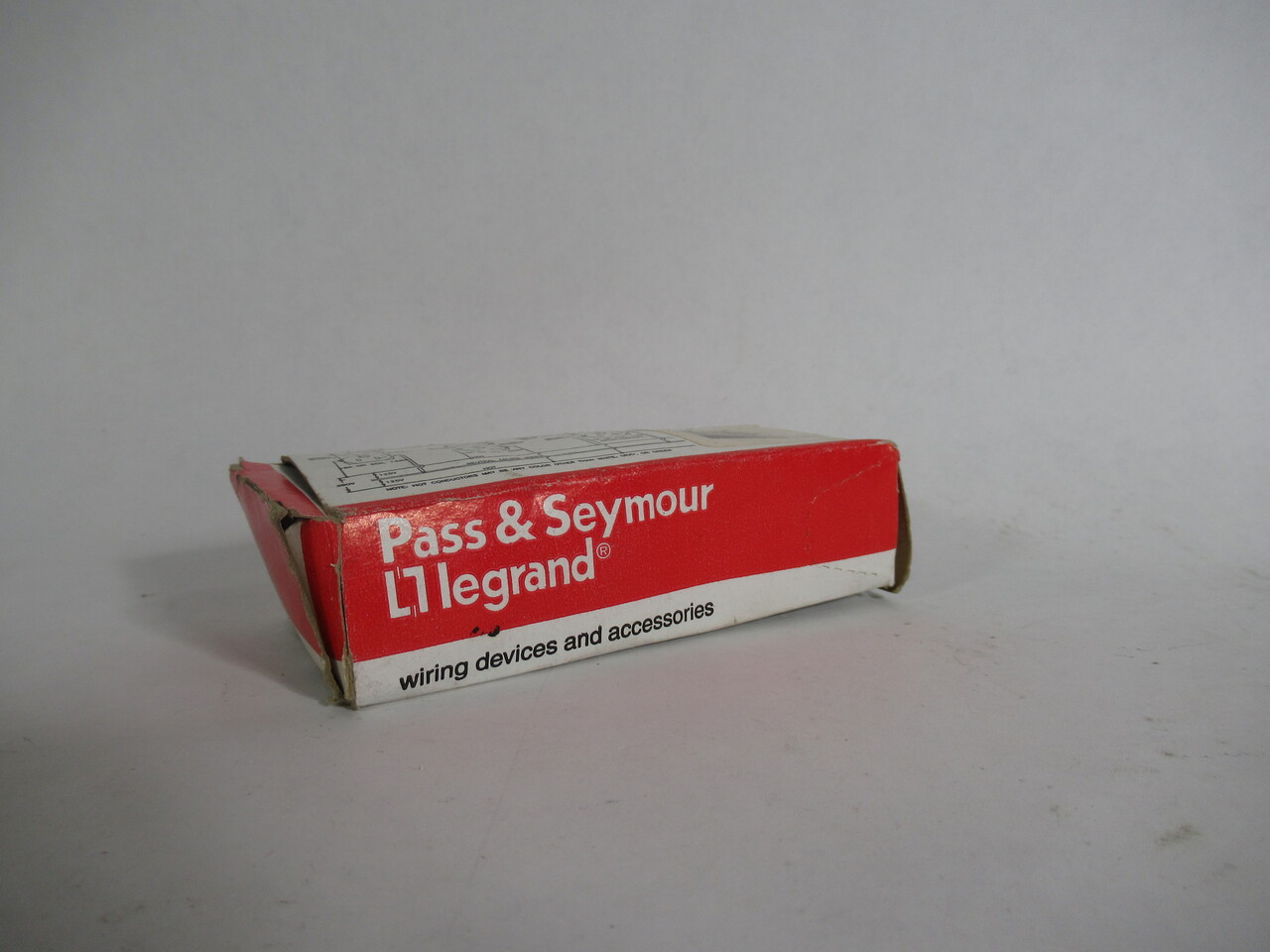 Pass & Seymour 5251 Single Receptacle 15A 125V 3W 2P ! NEW !