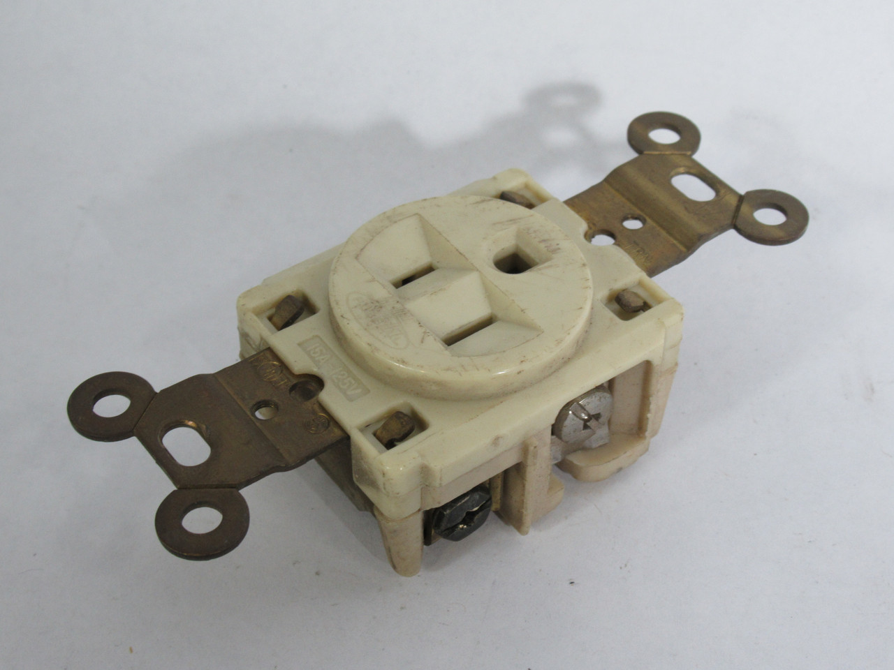 Hubbell 5261I Straight Blade Ivory Receptacle 15A 125V 3W 2P USED