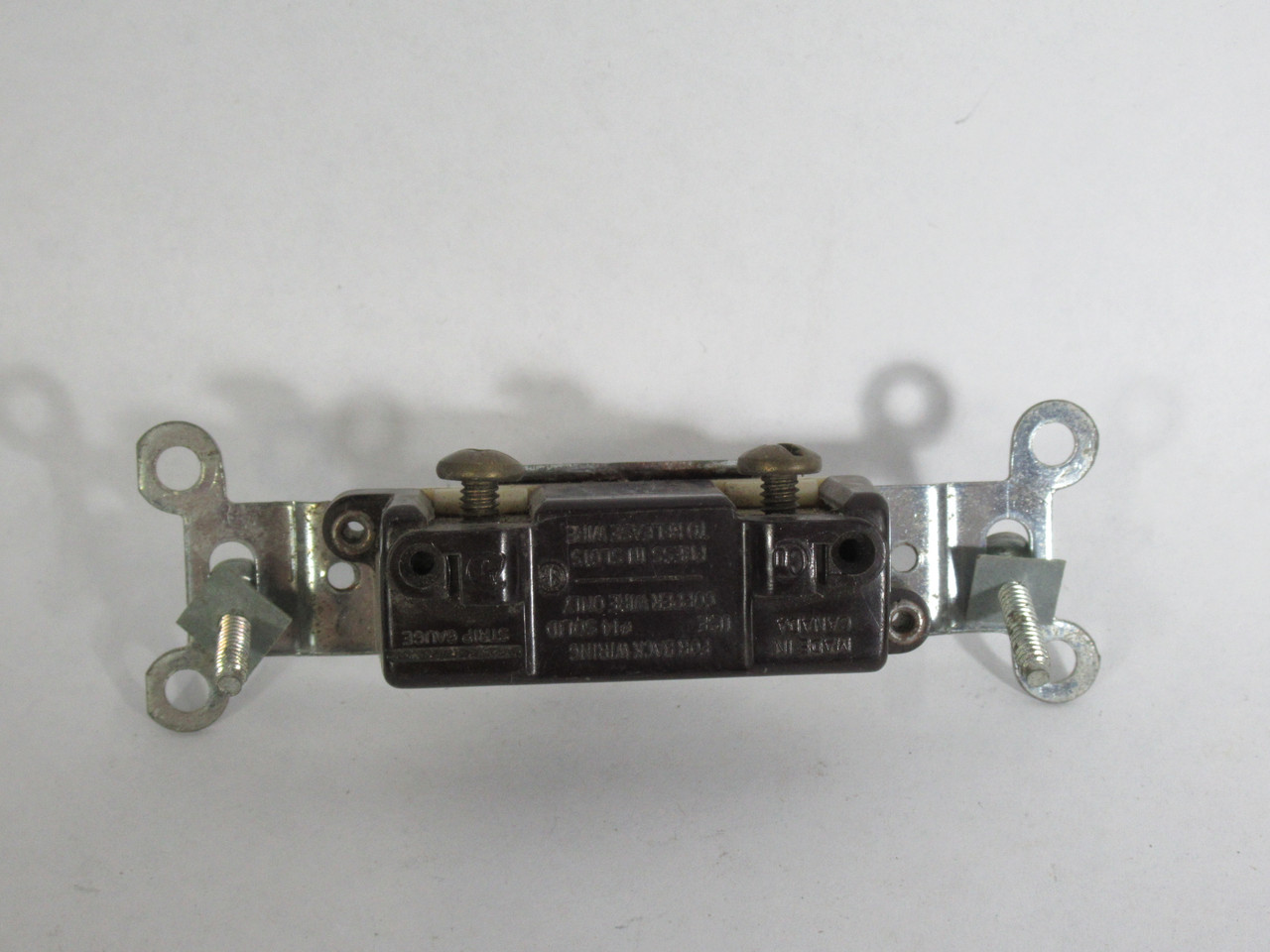 Eagle 1301-7V Ivory Toggle Switch 15A 125VAC 1P USED