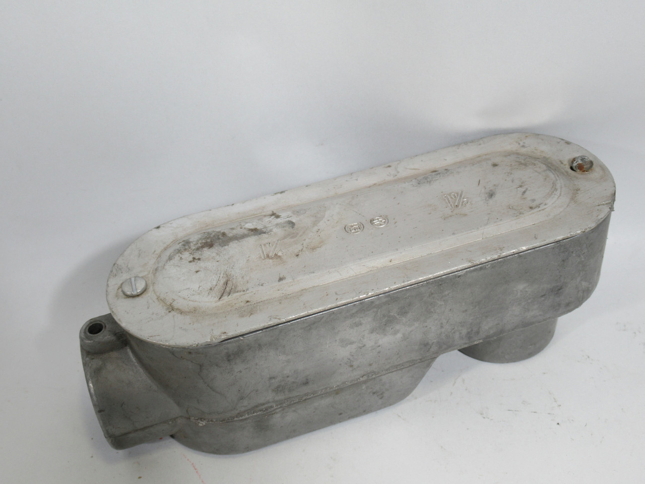 Thomas & Betts LBA-1-1/4 Aluminum Conduit Body 1-1/4" 2 Hub 90 DEG USED