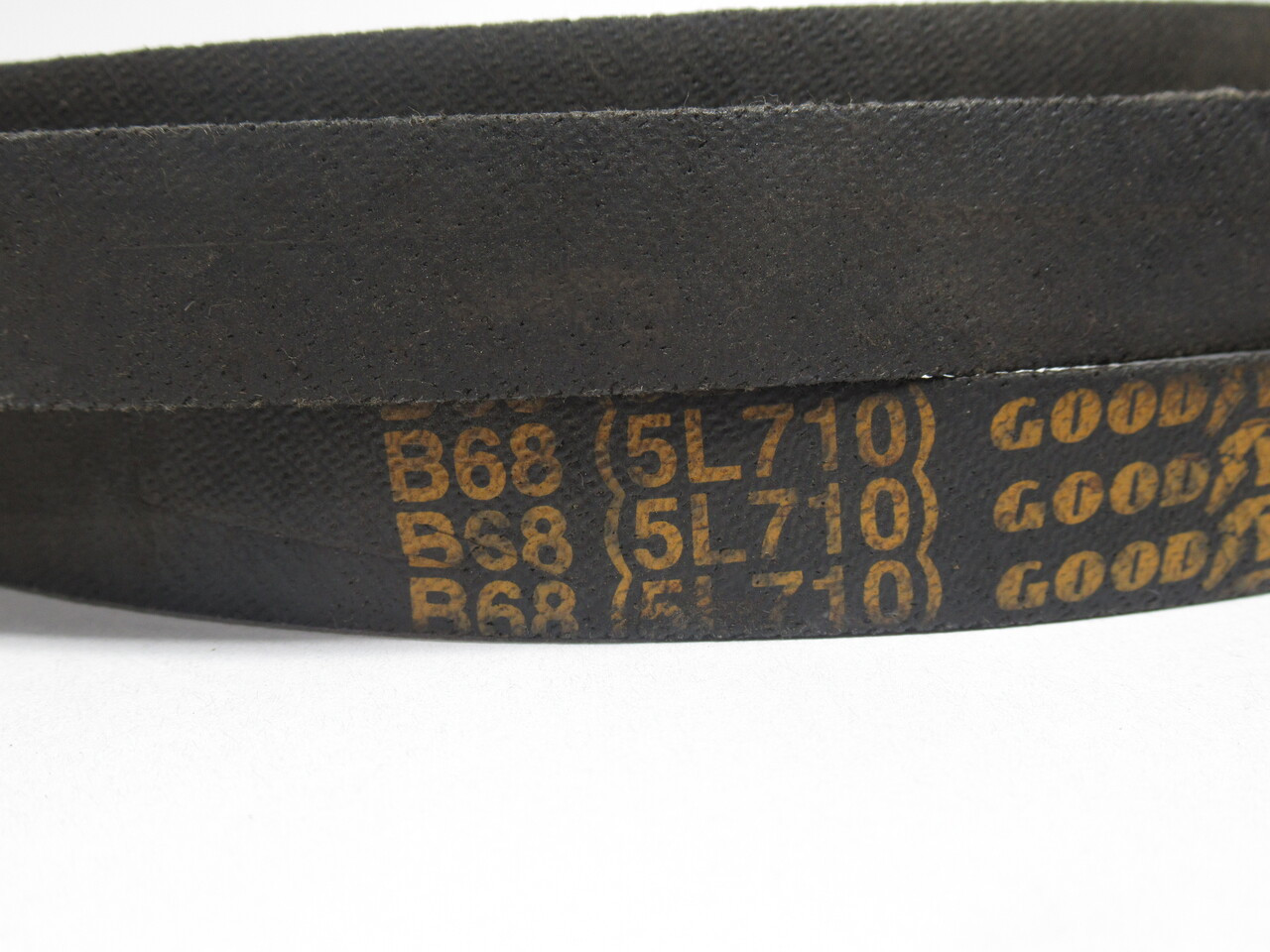 GoodYear B68 5L710 Hy-T Plus V-Belt 71"L 21/32"W 3/8"T ! NOP !